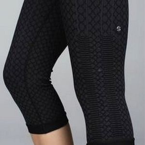 Lululemon in the flow leggings 6
